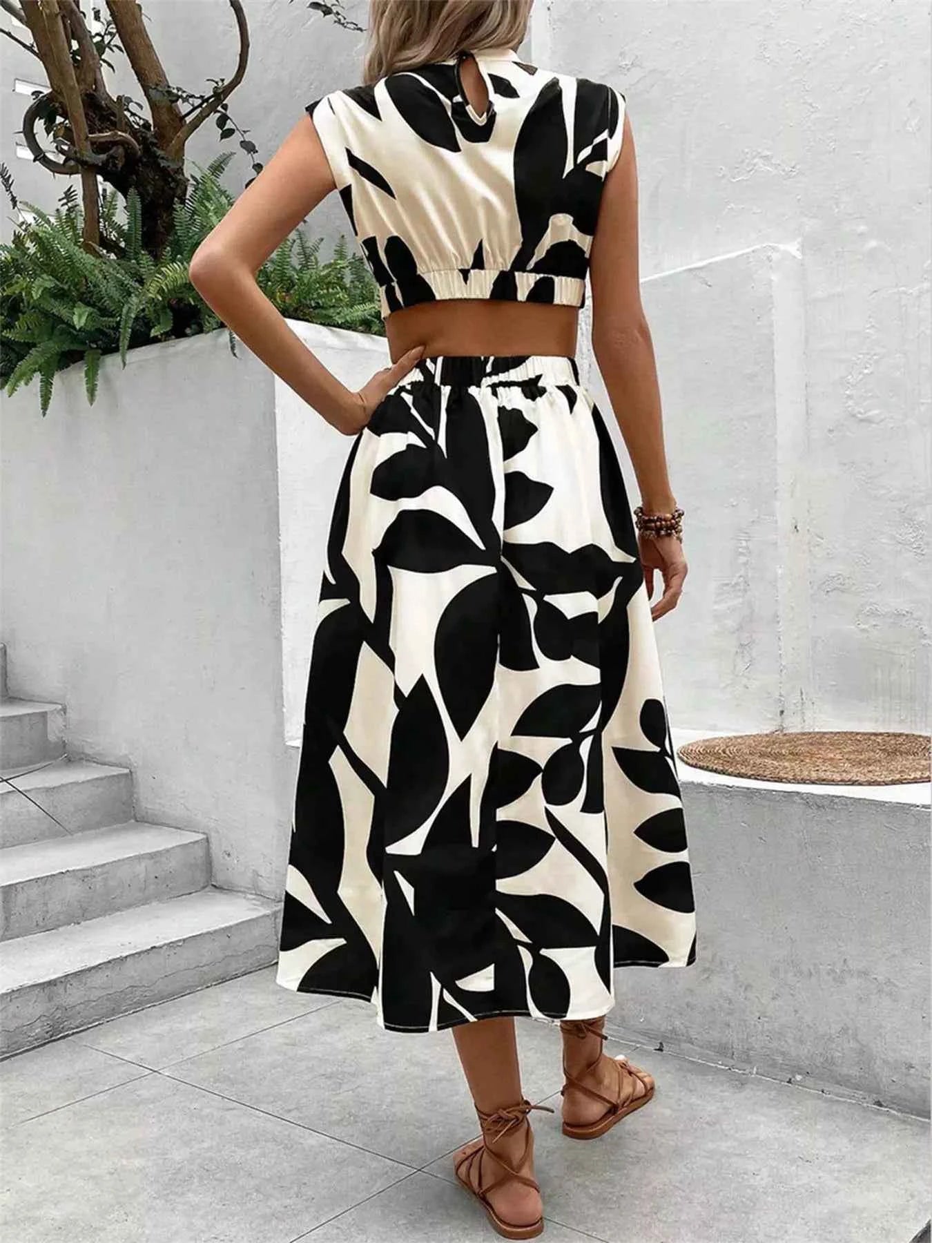 Cutout Sleeveless Dress for Effortless Style and Elegance
