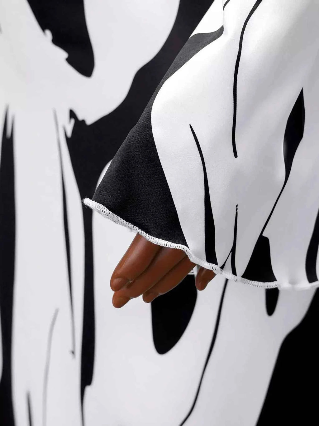 Abstract Print Maxi Dress - Long Sleeve Elegant Fashion Statement - Nico`s Store