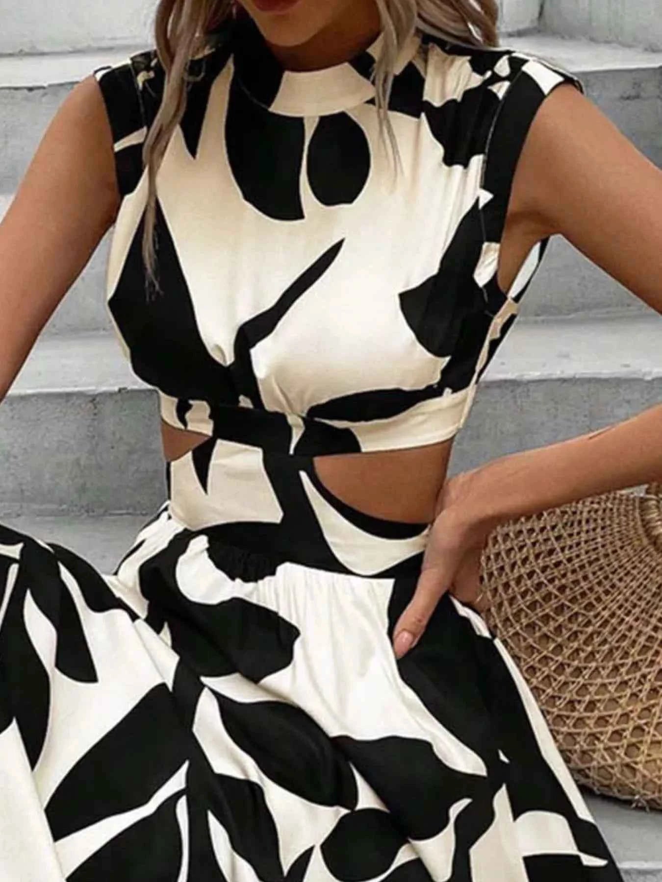 Cutout Sleeveless Dress for Effortless Style and Elegance