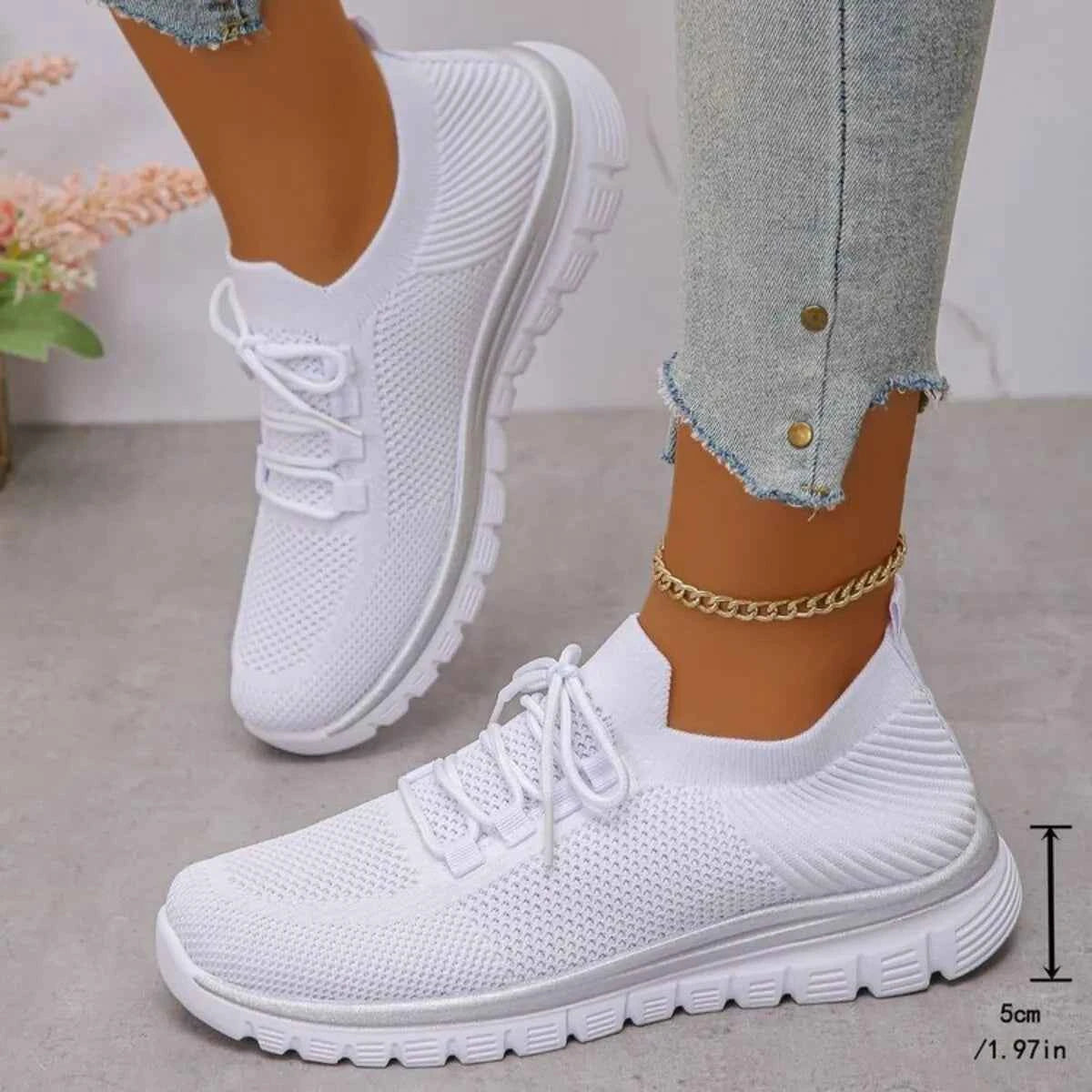 Breathable Mesh Athletic Shoes - Lace Up for Optimal Comfort and Performance