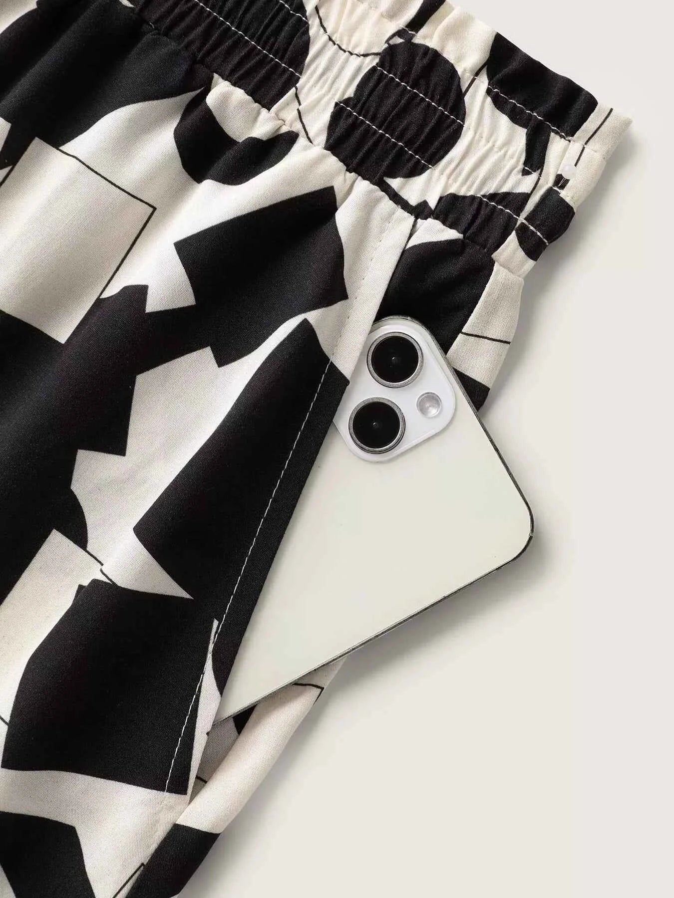 Plus Size Wide Leg Pants in Abstract Print for Stylish Comfort