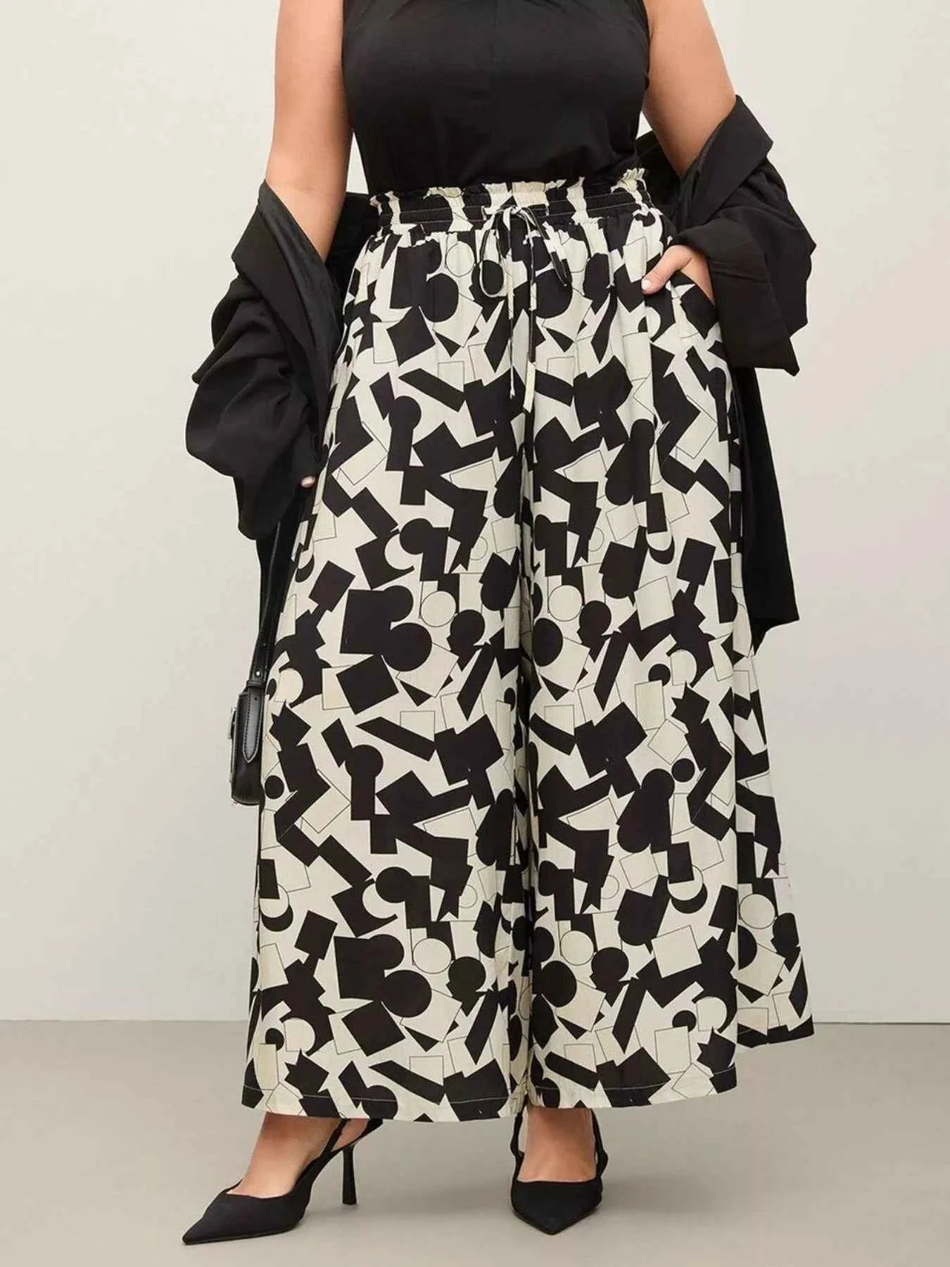 Plus Size Wide Leg Pants in Abstract Print for Stylish Comfort
