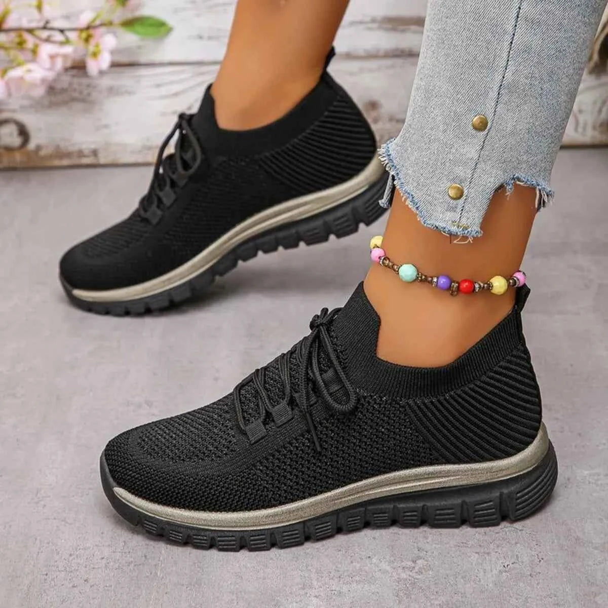 Breathable Mesh Athletic Shoes - Lace Up for Optimal Comfort and Performance