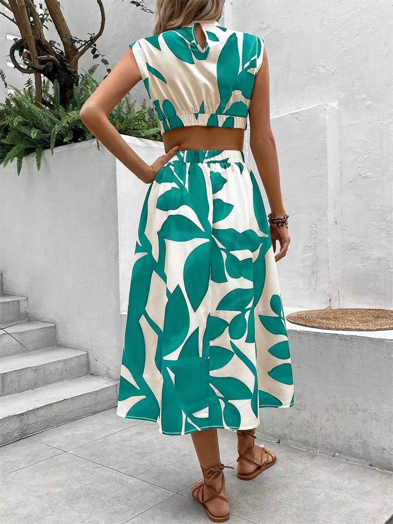 Cutout Sleeveless Dress for Effortless Style and Elegance