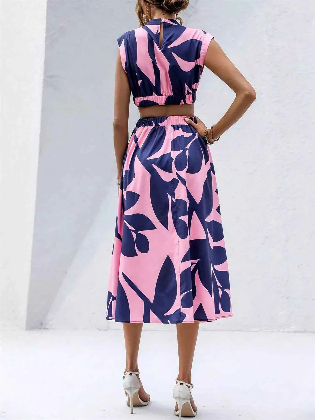 Cutout Sleeveless Dress for Effortless Style and Elegance