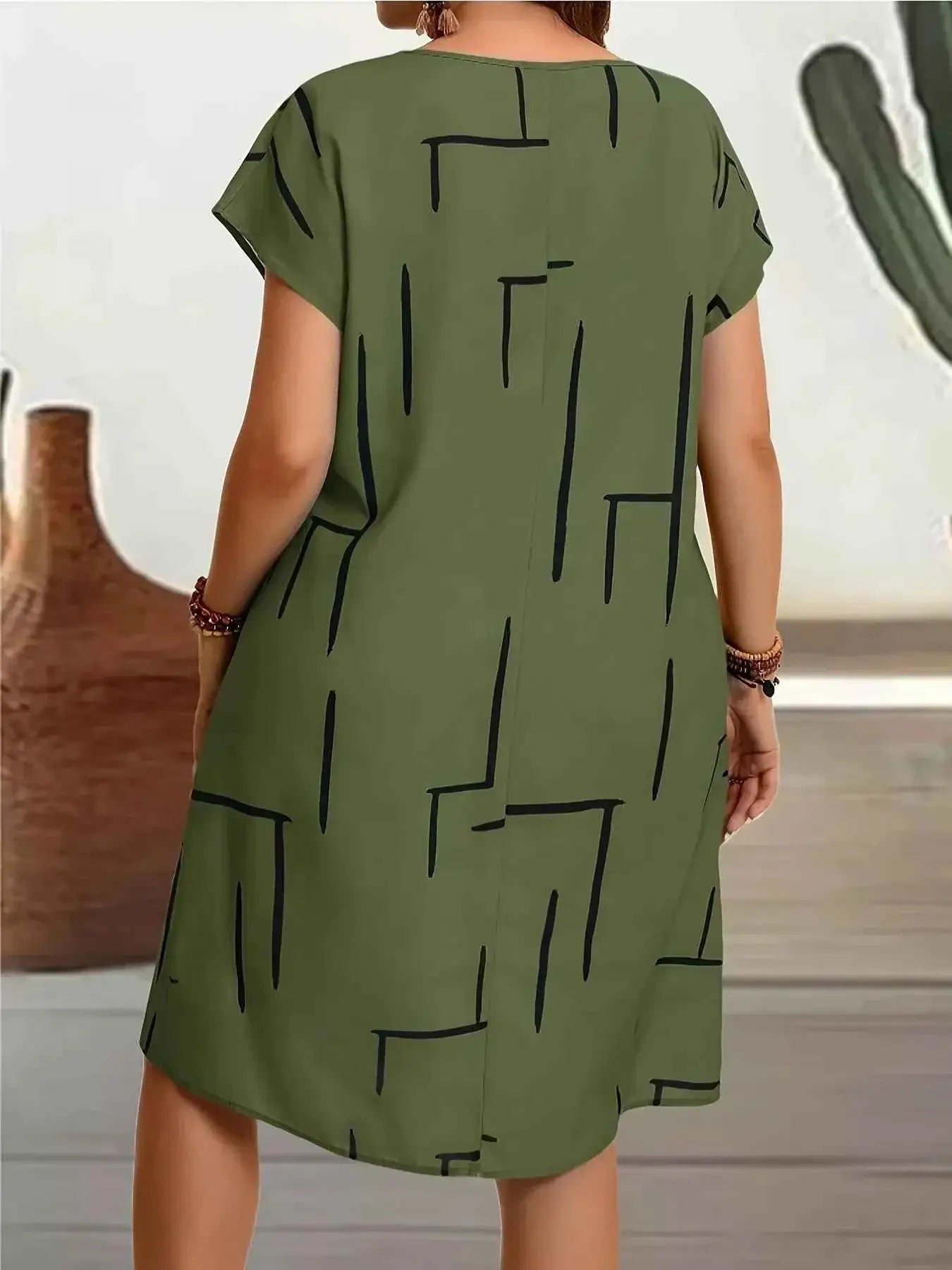 Plus Size Short Sleeve Dress with Round Neck Design - Nico`s Store