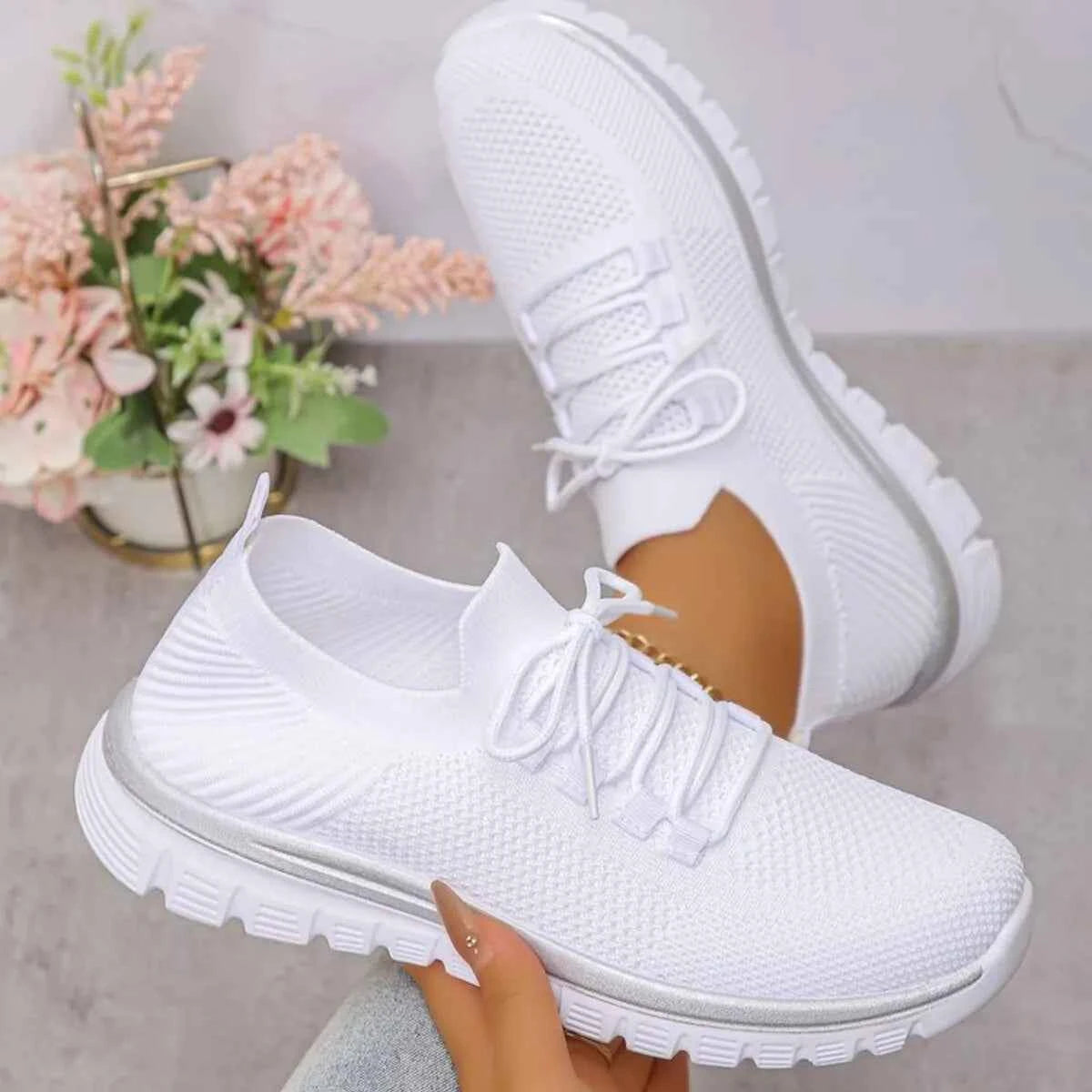 Breathable Mesh Athletic Shoes - Lace Up for Optimal Comfort and Performance