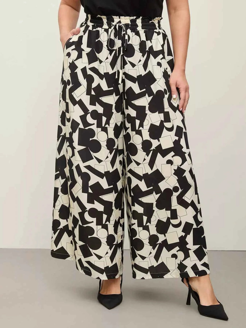 Plus Size Wide Leg Pants in Abstract Print for Stylish Comfort